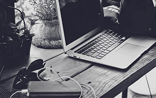 原来他俩是父子，父亲是国安名宿，儿子是U18新秀 已登陆英超球队