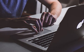 原来他俩是父子，父亲是国安名宿，儿子是U18新秀 已登陆英超球队